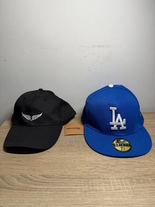 1 gorra Zadig&Voltaire negra y 1 gorra LA azul