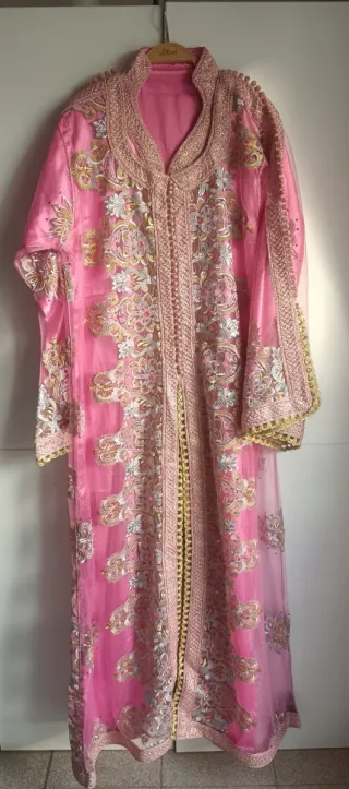 Caftán rosa bordado talla única