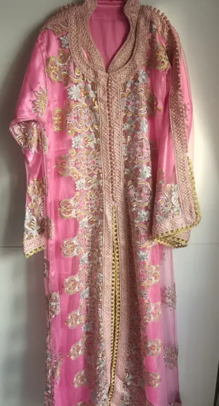 Caftán rosa bordado talla única