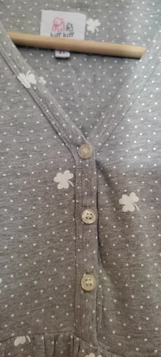 Camisón premamá y postparto gris.