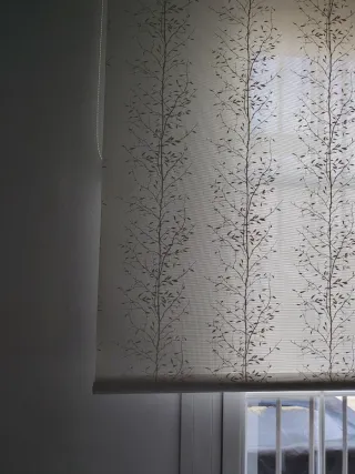 Estor blanco con diseño de ramas 1.65x250