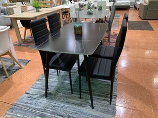 Mesa de comedor y 4 sillas