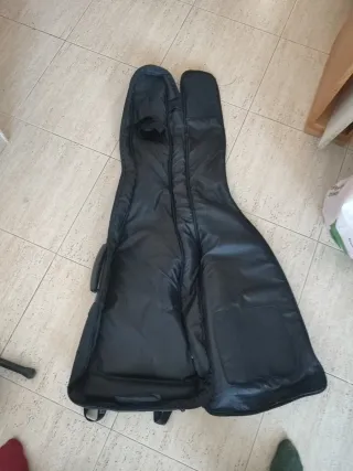 Bajo Ibanez SRMD200 Rojo y funda. Escala corta.