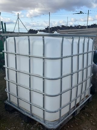 Bidones 1000L en Jaula
