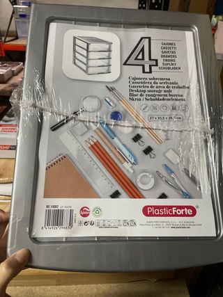 Caja de plástico con 4 cajones