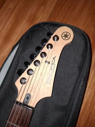 Guitarra Eléctrica Yamaha Pacifica 112V