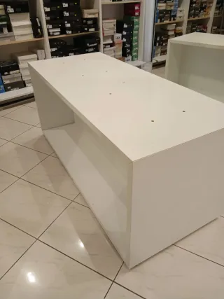 banconi, scaffali sedute ecc