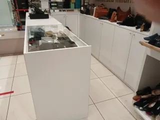 banconi, scaffali sedute ecc