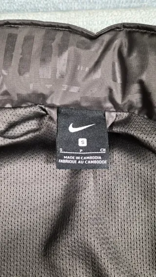 Giacca a vento Nike verde