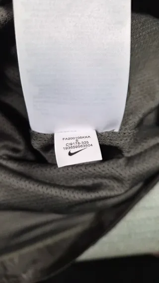 Giacca a vento Nike verde