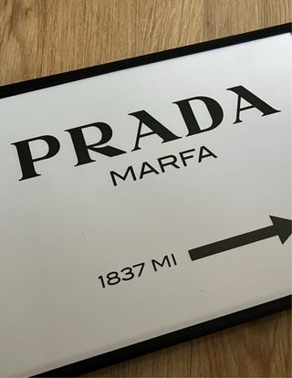 Poster Prada Marfa 20x30 con cornice nera