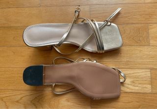 Sandalias doradas tacón bajo