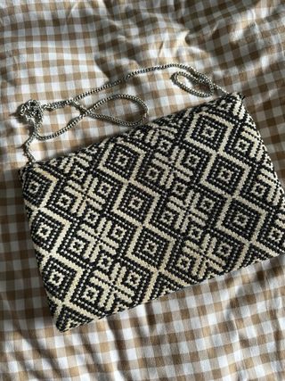 Bolso de tapicería con pedrería