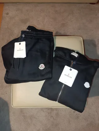 Conjunto Fato Treino Moncler Preto.