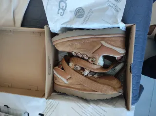 Zapatillas UGG Beige y Marrón lowmel