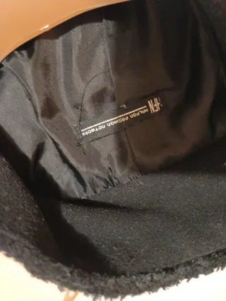 Cappottino nero con inserto in pelliccia