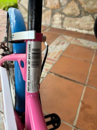 Bicicleta “Soy Luna” rosa.