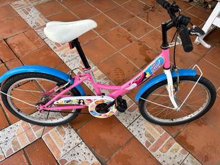 Bicicleta “Soy Luna” rosa.