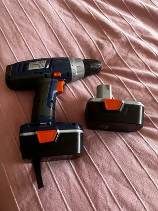 Taladro Dexter Power no tiene cargador . Todo 15eu