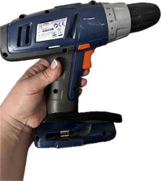 Taladro Dexter Power no tiene cargador . Todo 15eu