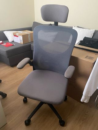 Silla de oficina ergonómica gris