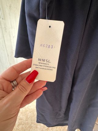 Vestido azul con etiqueta