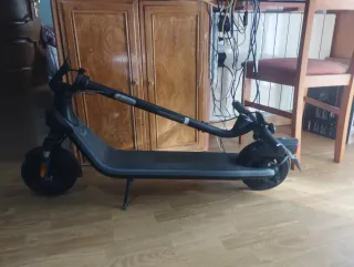 Patinete eléctrico 20 km/h negro