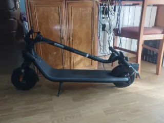 Patinete eléctrico 20 km/h negro