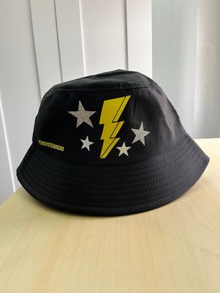 Sombrero bucket negro carita feliz rosa reversible