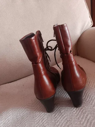 Botines de piel marron chocolate con cremallera