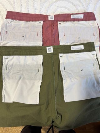 Pantalones verdes y vino