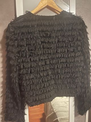 Chaqueta Zara efecto flecos negra