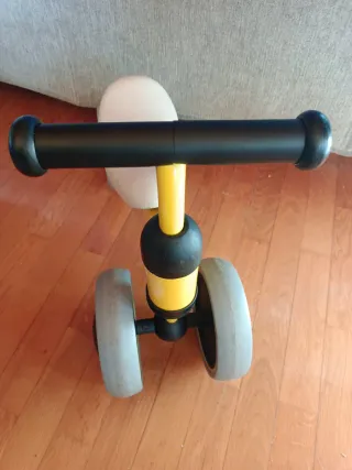 Bici infantil amarilla 4 ruedas