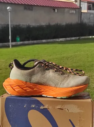 Asics Novablast 4 TR bege/laranja