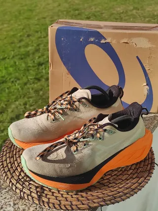 Asics Novablast 4 TR bege/laranja