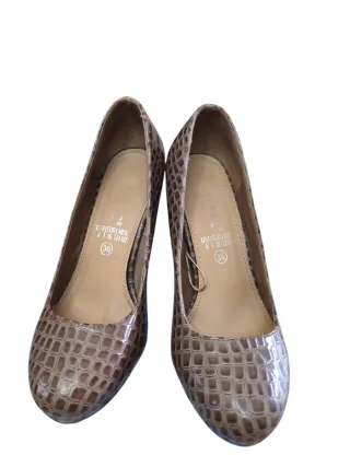 Zapatos de tacón con textura