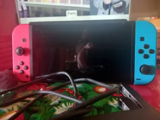 Nintendo Switch Azul y Rojo Casi Nueva