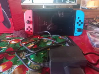 Nintendo Switch Azul y Rojo Casi Nueva