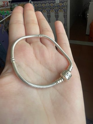 Pulsera Pandora con complementos