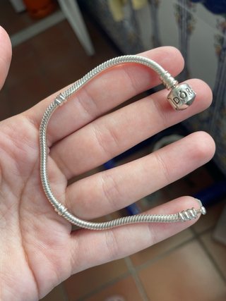 Pulsera Pandora con complementos