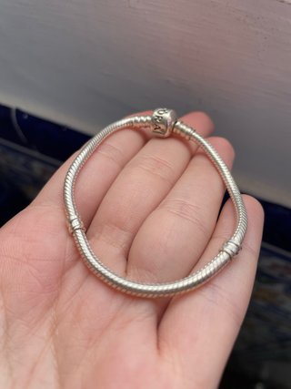 Pulsera Pandora con complementos