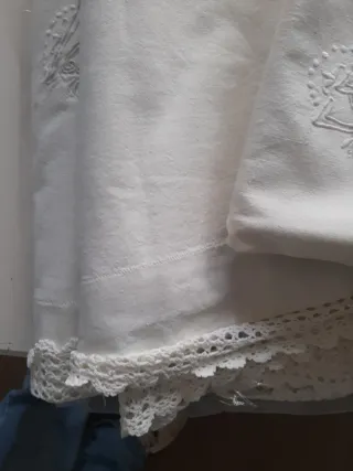 Ropa de cama antigua con encaje