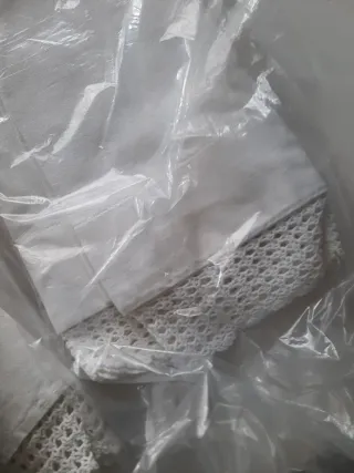 Ropa de cama antigua con encaje