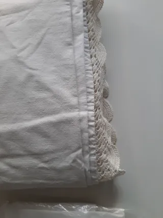 Ropa de cama antigua con encaje