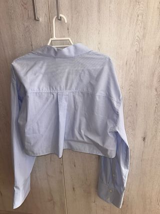 Camisa Zara azul cropped