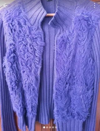 Chaqueta de punto con pelo morado y cremallera