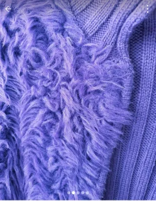 Chaqueta de punto con pelo morado y cremallera