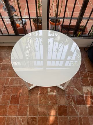 Mesa auxiliar redonda cristal y metal