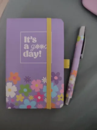 Libreta y bolígrafo