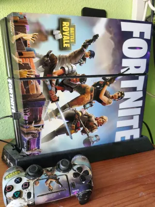 PS4 con pegatinas de fortnite